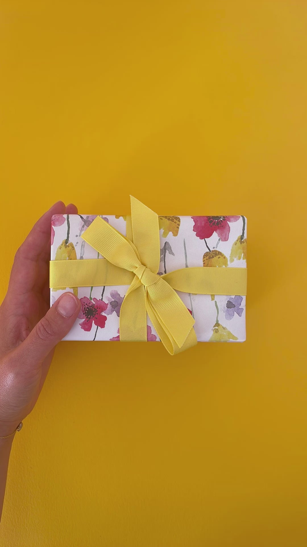 Poppy Meadow Recycled Wrap & Plantable Tag Set